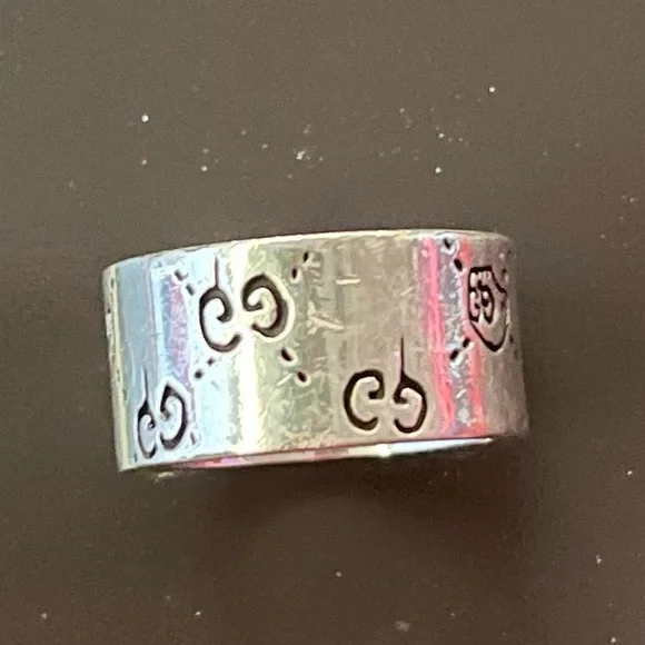 Gucci Men’s Ring Logo & Skull - Picture 5 of 5